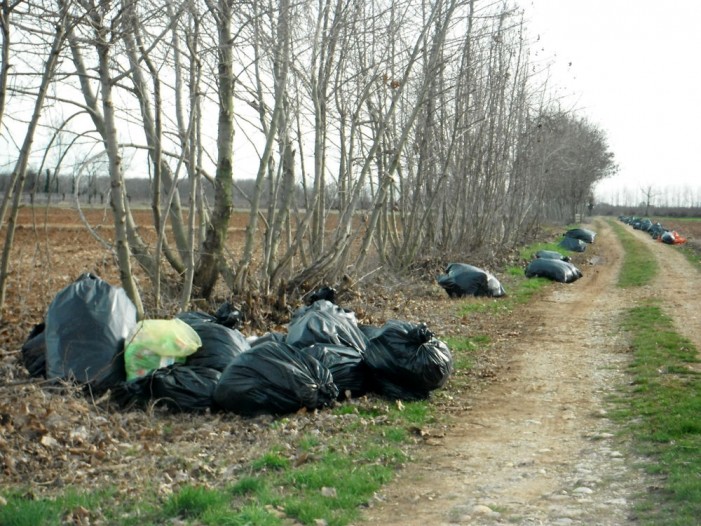 Quando i campi diventano discariche a cielo aperto