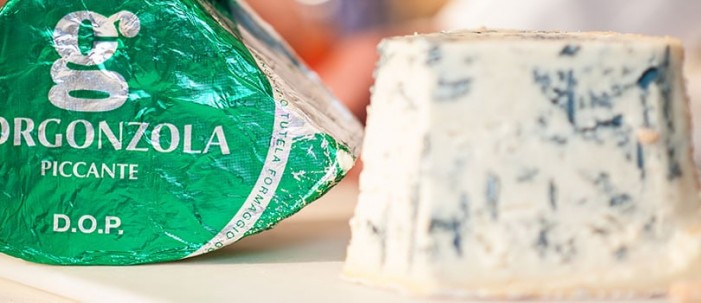 Gorgonzola, corsa a perdifiato della produzione. Neppure il caldo lo ferma