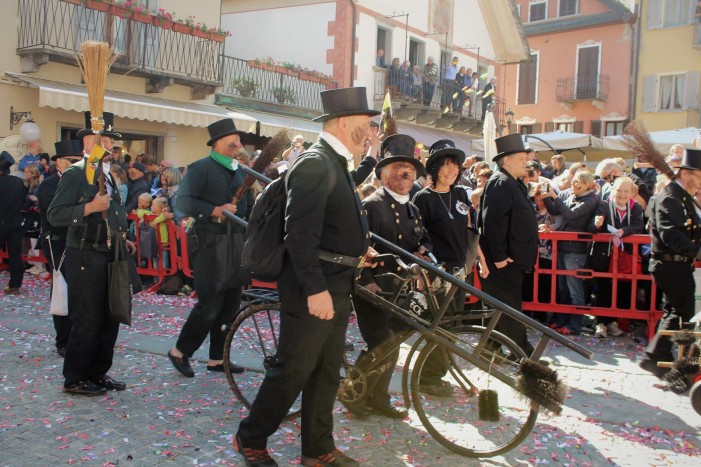 Sfilano mille spazzacamini e trionfano i prodotti della terra (photogallery)