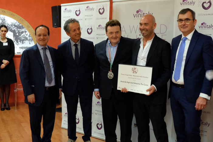 Teo Costa premiato al Vinitaly