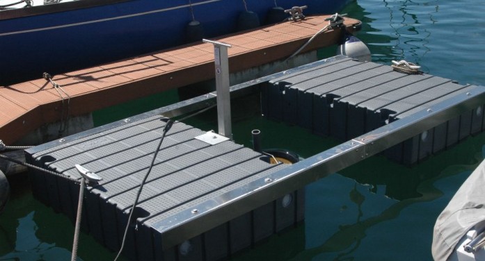 Il cestino mangiaplastica salva i pesci del lago Il cestino mangiaplastica salva i pesci del lago