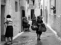 Quando le donne andavano al mercato con i cesti della frutta