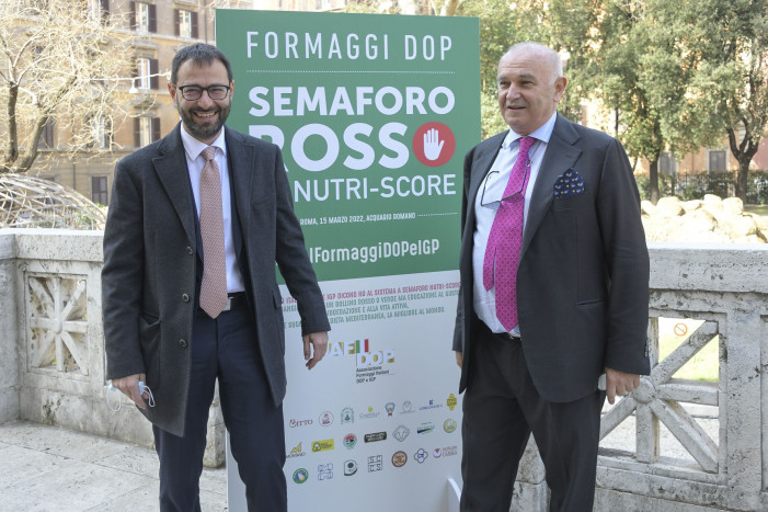 “No al Nutriscore”, semaforo rosso che punisce Gorgonzola e i suoi fratelli