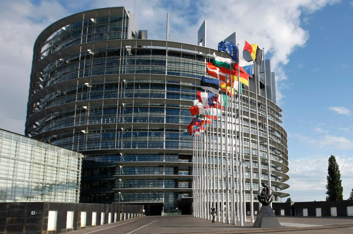 Il Parlamento Ue dice sì alla clausola di salvaguardia automatica