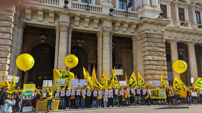 “No alla carne costruita nei bioreattori”