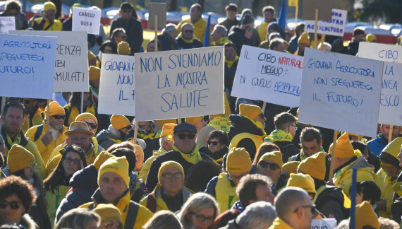 “Cibo dalle campagne non dai laboratori”
