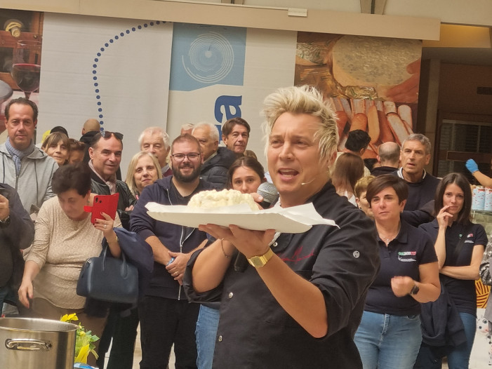 La notte si colora di giallo, poi lo show cooking