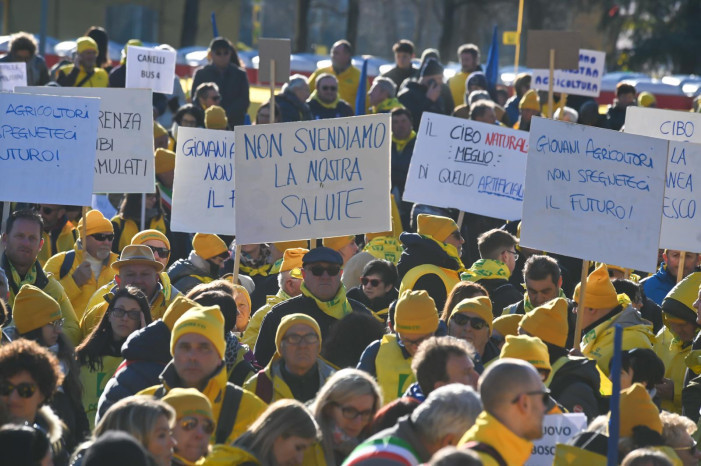 “Forsa Piemunt-Date n’andi”, Coldiretti in marcia a Torino “Forsa Piemunt-Date n’andi”, Coldiretti in marcia a Torino