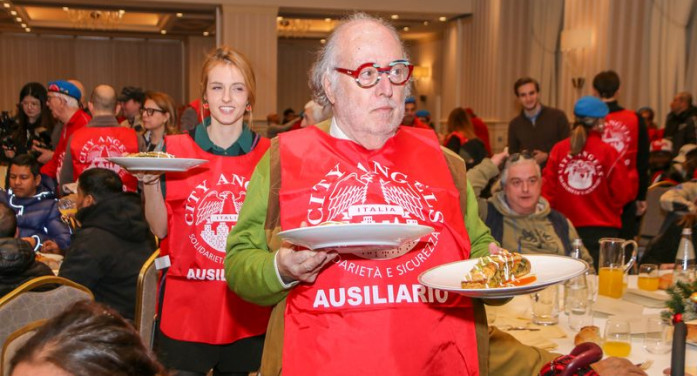 Senzatetto serviti a tavola dai Vip