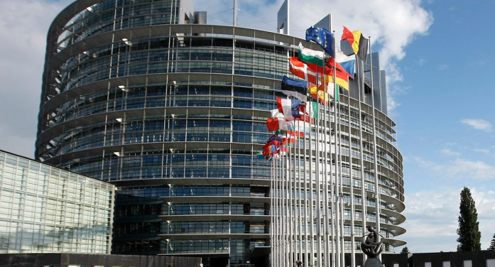 Strasburgo, agricoltori in piazza contro accordo Mercosur