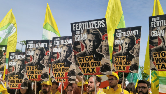 In piazza a Strasburgo: “Un fondo straordinario contro il caro fertilizzanti”