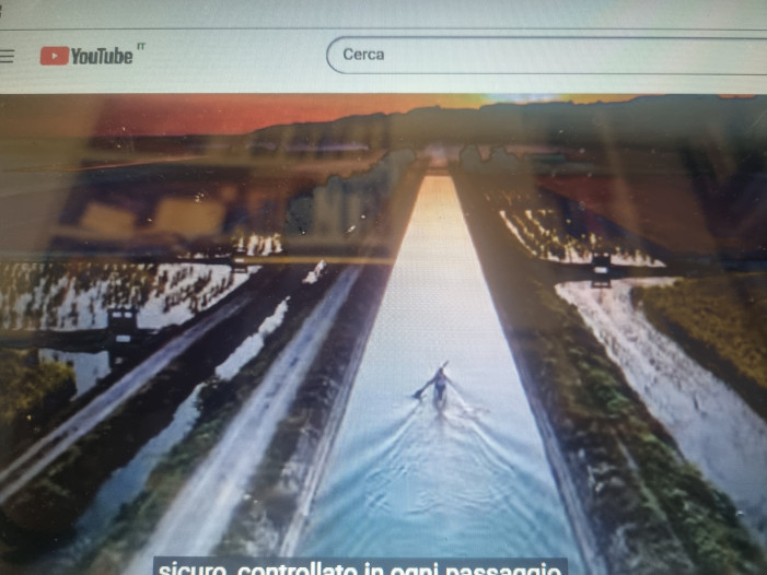 In canoa fra le risaie, la nuova campagna pro riso italiano